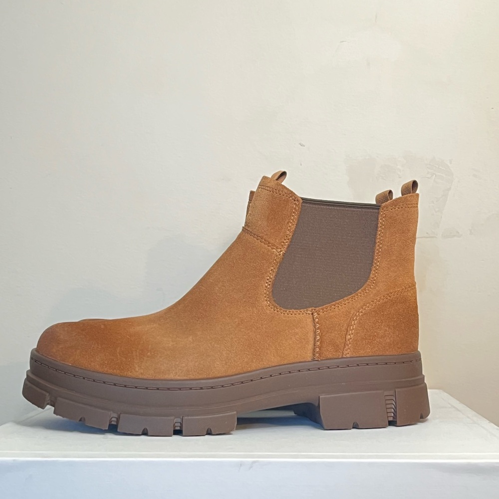 UGG Brown Tan Chelsea Boots with Rugged Sole